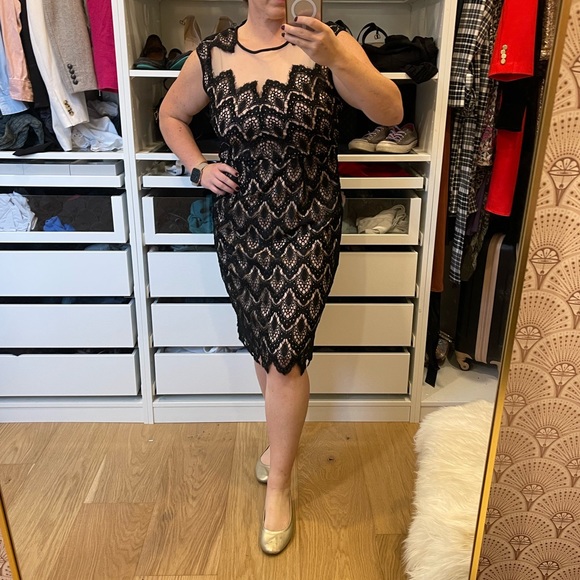 Cleo petites illusion lace dress. Sz 12 - Picture 6 of 6